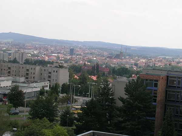 1  Pohled z okna školy na Plzeň